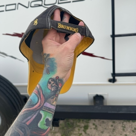 Browning hunting gorp hat
Brown yellow Wyoming colorway 
Normal wear - Picture 3 of 4